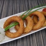 Sajtos-sonkás hagymakarikák recept, sajtos-sonkás hagymakarikák elkészítése - Recept Videók