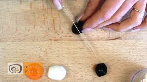 Vendégváró pingvinek mozzarellából recept elkészítése 1. lépés