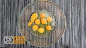 Tojás muffinok recept, tojás muffinok elkészítése 1. lépés