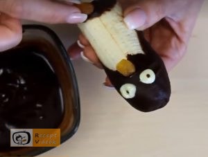 Banán pingvinek recept, banán pingvinek elkészítése 4. lépés