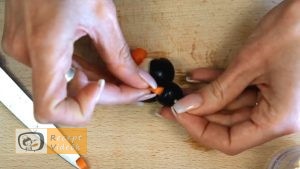 Vendégváró pingvinek mozzarellából recept elkészítése 4. lépés