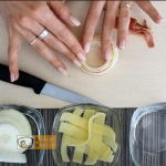 sajtos-sonkás hagymakarika recept elkészítése 4. lépés
