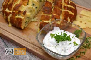 Sajtos fűszeres töltött kenyér recept, sajtos fűszeres töltött kenyér elkészítése - Recept Videók
