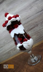 Csokis brownie habdesszert málnával - Recept videók