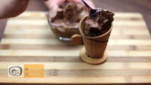 csokival töltött édestölcsér csésze recept elkészítése 5. lépés