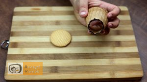 csokival töltött édestölcsér csésze recept elkészítése 2. lépés