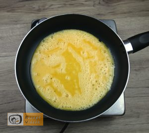 Csiga tojástekercsből recept, csiga tojástekercsből elkészítése 1. lépés