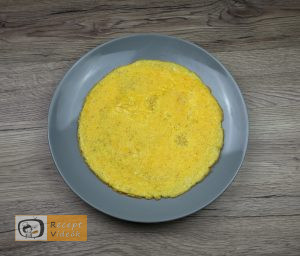 Csiga tojástekercsből recept, csiga tojástekercsből elkészítése 2. lépés