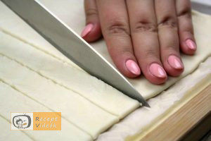 Hotdog kígyócskák recept, hotdog kígyócskák elkészítése 1. lépés