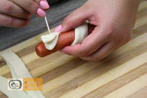 Hotdog kígyócskák recept, hotdog kígyócskák elkészítése 7. lépés