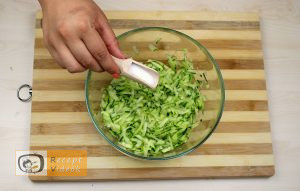 Sajtos cukkinigolyó recept, sajtos cukkinigolyó elkészítése 2. lépés