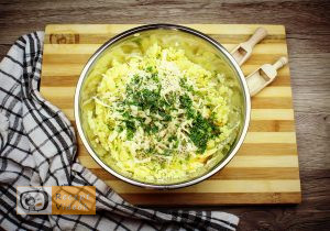 Baconbe tekert krumpli rolád recept elkészítése 2. lépés