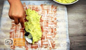 Baconbe tekert krumpli rolád recept elkészítése 8. lépés