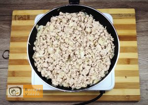 Darált hússal töltött padlizsán recept elkészítése 2. lépés