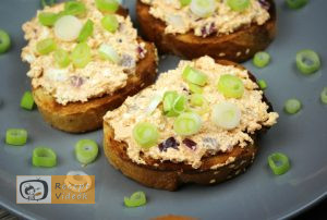 Lilahagymás körözött recept, lilahagymás körözött elkészítése - Recept Videók