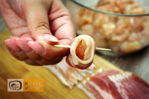 Baconbe tekert csirkefalatok recept elkészítése 6. lépés