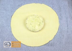 Töltött camembertes buci recept elkészítése 3. lépés