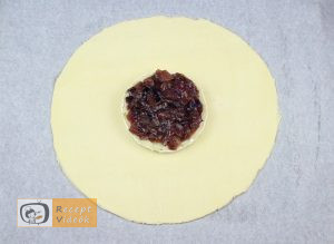 Töltött camembertes buci recept elkészítése 4. lépés