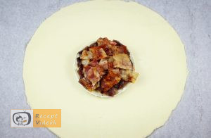 Töltött camembertes buci recept elkészítése 5. lépés