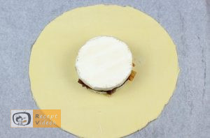 Töltött camembertes buci recept elkészítése 6. lépés