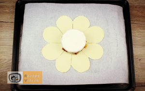 Töltött camembertes buci recept elkészítése 9. lépés