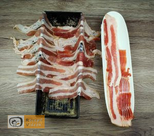 Csirkemell receptek: Baconös-sajtos csirkemell őzgerinc formában elkészítése 4. lépés