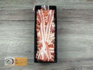 Csirkemell receptek: Baconös-sajtos csirkemell őzgerinc formában elkészítése 7. lépés