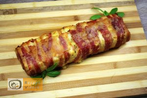 Csirkemell receptek: Baconös-sajtos csirkemell őzgerinc formában elkészítése 8. lépés