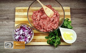 Sajttal töltött húsgolyó recept, sajttal töltött húsgolyó elkészítése 2. lépés