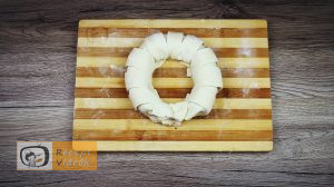 mogyorókrémes banánkoszorú recept elkészítése 5. lépés