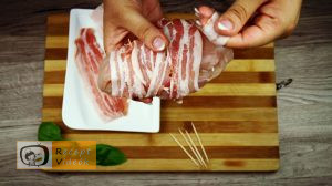 Csirkemell receptek: Bazsalikomos fetasajttal töltött csirkemell elkészítése 4. lépés