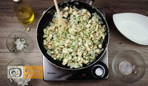 Sajtos-gombás csirkemell recept, sajtos-gombás csirkemell elkészítése 1. lépés