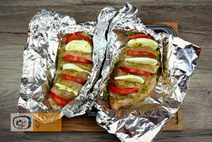 Pestos csirke mozzarellával recept elkészítése 3. lépés