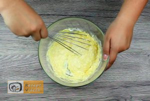 Csirkemell receptek: Baconös-sajtos csirkemell őzgerinc formában elkészítése 2. lépés