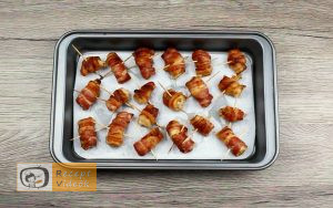 Baconbe tekert csirkefalatok recept elkészítése 8. lépés