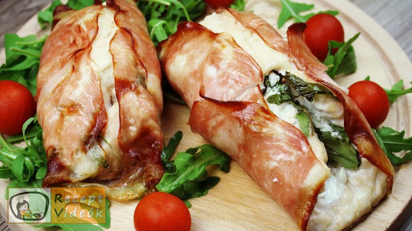 Csirkemelltekercs rukkolás fetasajttal töltve sonkába göngyölve