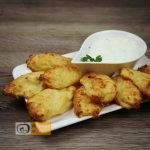 Csirkemell receptek: Csirkecsíkok fokhagymás-tejfölös bundában elkészítése - Recept Videók