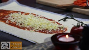 EGYSZERŰ HALLOWEEN SÜTI RECEPTEK - múmia pizza 1. lépés