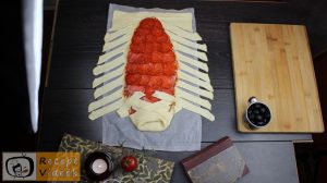 EGYSZERŰ HALLOWEEN SÜTI RECEPTEK - múmia pizza 3. lépés