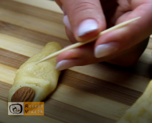 Halloweeni süti recept (halloween-i boszorkány ujjak) 5. lépés
