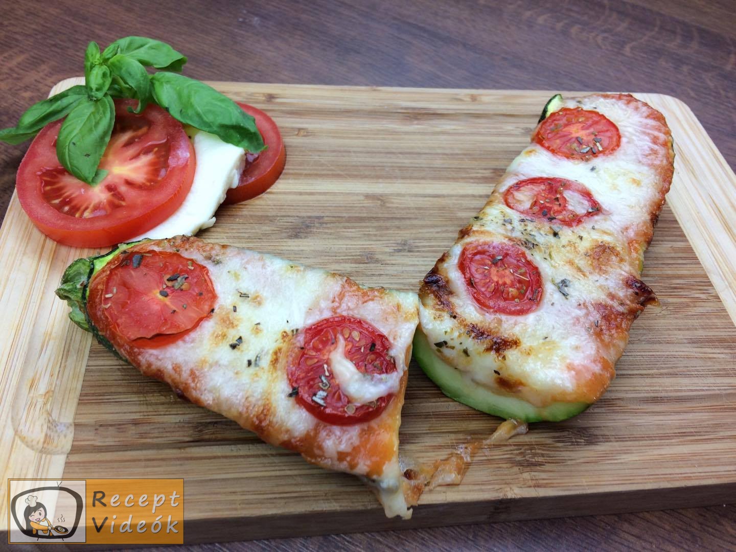Cukkinipizza recept, cukkinipizza elkészítése - Recept Videók Cukkinipizza recept, cukkinipizza elkészítése - Recept Videók