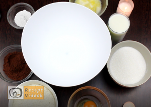 EGYSZERŰ HALLOWEEN SÜTI RECEPTEK - koporsó torta 1. lépés