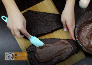 EGYSZERŰ HALLOWEEN SÜTI RECEPTEK - koporsó torta 5. lépés