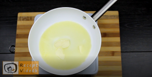 Töltött csirkemell mustáros besamel mártással - Csirkemell receptek elkészítése 1. lépés