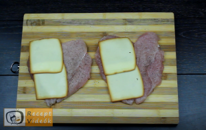 Töltött csirkemell mustáros besamel mártással - Csirkemell receptek elkészítése 4. lépés