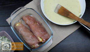 Töltött csirkemell mustáros besamel mártással - Csirkemell receptek elkészítése 6. lépés