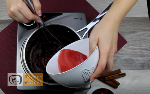 Vaníliás-meggyes pohárkrém recept elkészítése 3. lépés