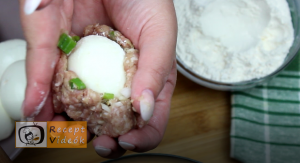 tojással töltött fasírtgombóc recept elkészítése 3. lépés
