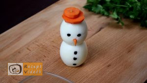 Karácsonyi diy kreatív recept ötletek, asztaldíszek - Tojáshóember 4. lépés
