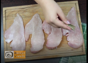 Ananászos-sajtos csirkemell recept, ananászos-sajtos csirkemell elkészítése 1. lépés